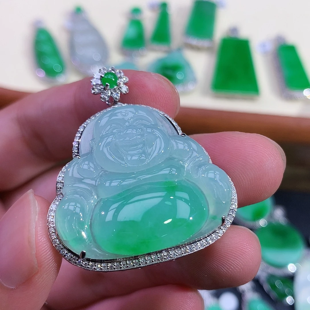 翡翠18K金镶嵌颈饰