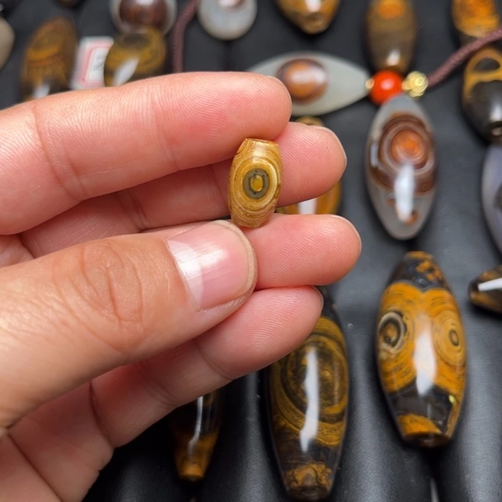 石英质玉珠宝半成品未镶嵌山*