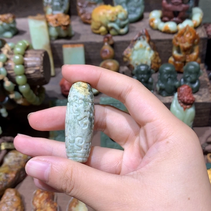 未镶嵌岫岩河磨玉（透闪石质玉）挂件