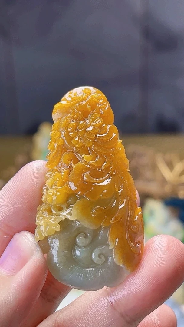 【新春好物】天然缅甸翡翠特色油黄翡凤凰吊坠毛货买断需抛光