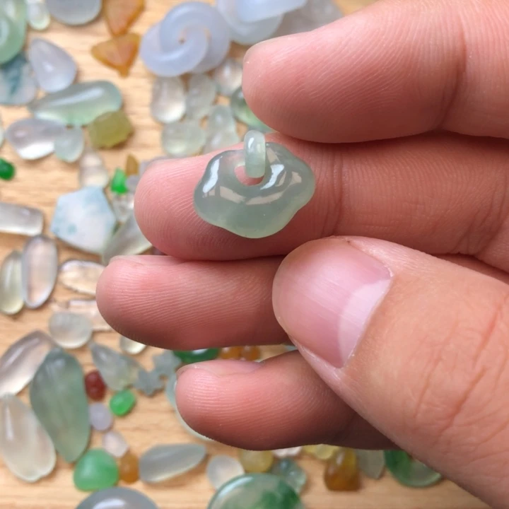 定制翡翠未镶嵌挂件