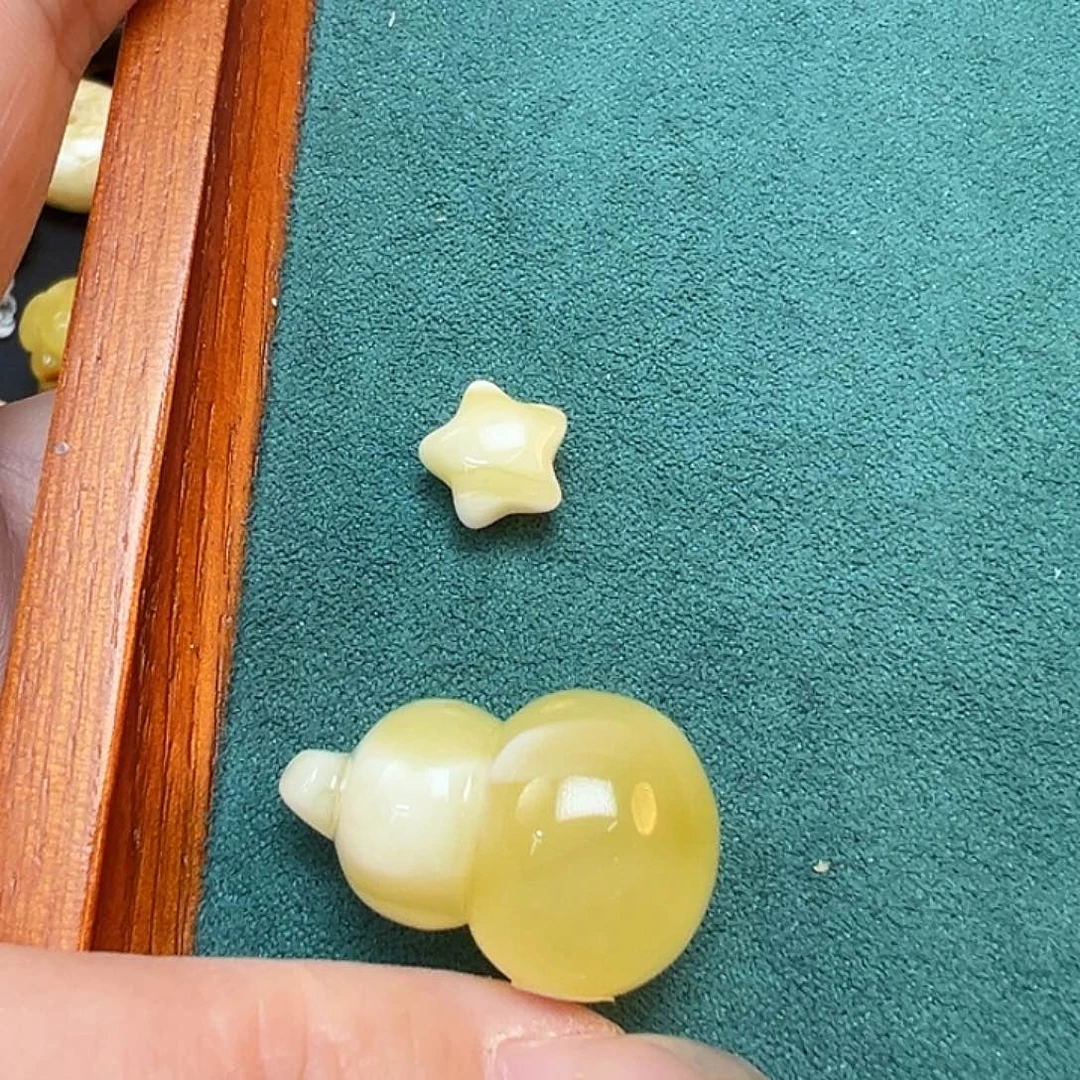 未镶嵌琥珀珠宝奇石