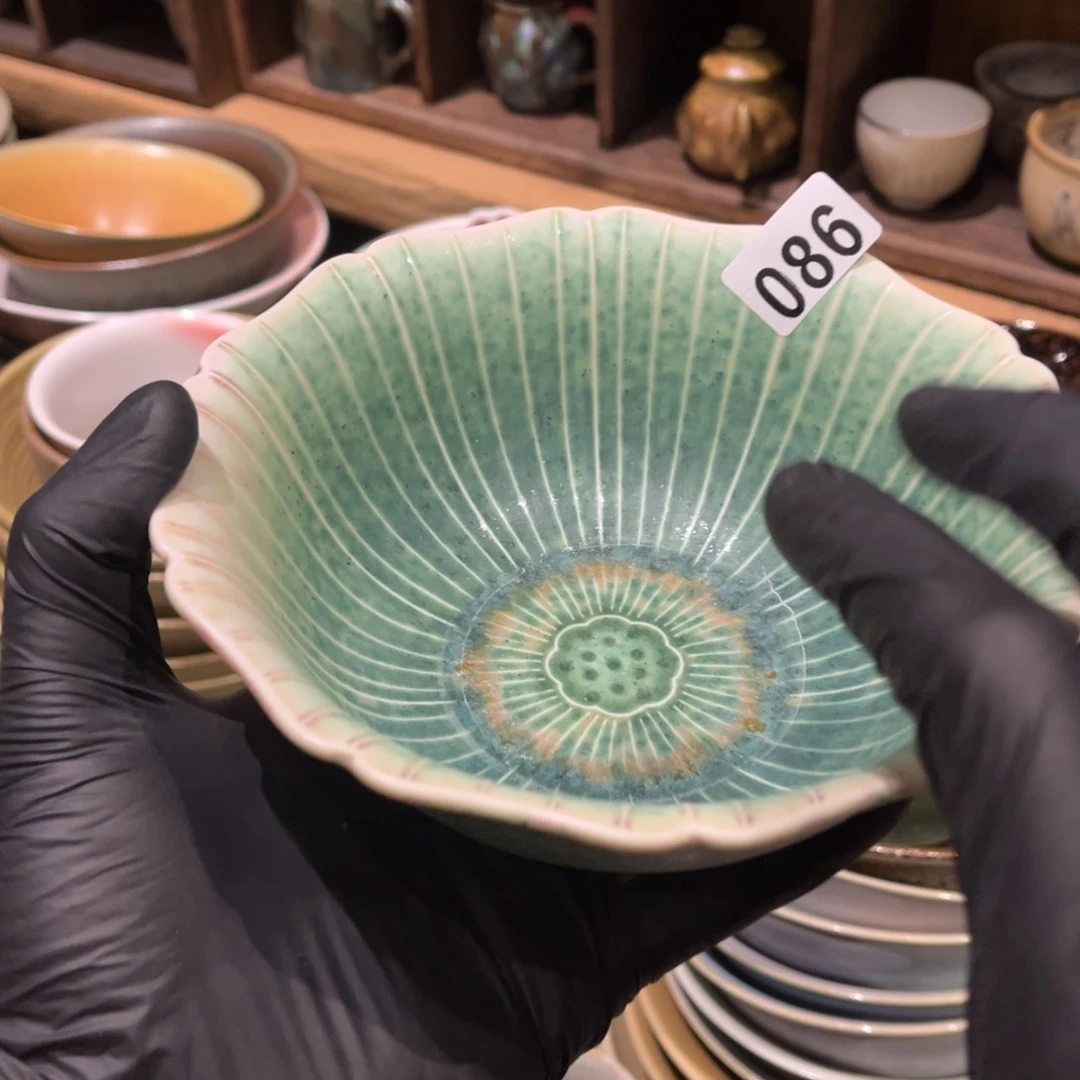 瓷片2****强86苏打绿花瓣碗1个