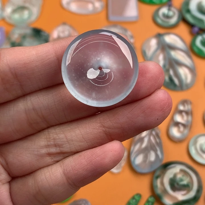 翡翠挂件未镶嵌…..