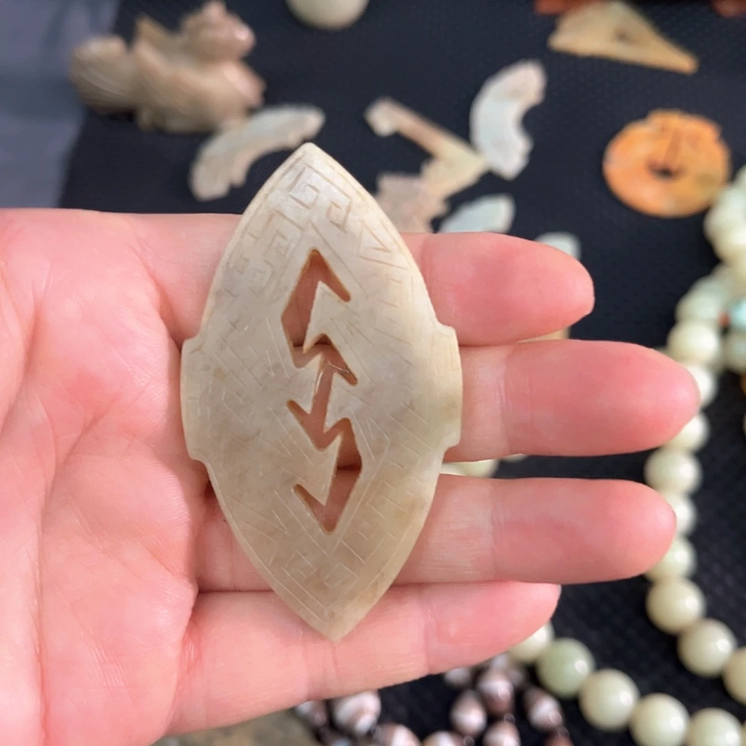 和田玉（糖玉）未镶嵌颈饰