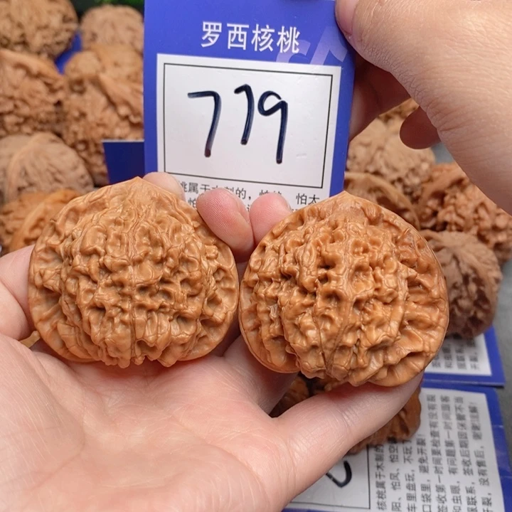 桃核把件48官帽779号牌
