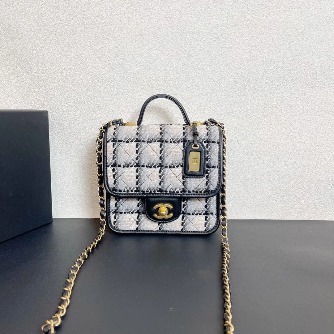 95新 Chanel/香奈儿 98新 奢总管/牛奶盒子包/芯片