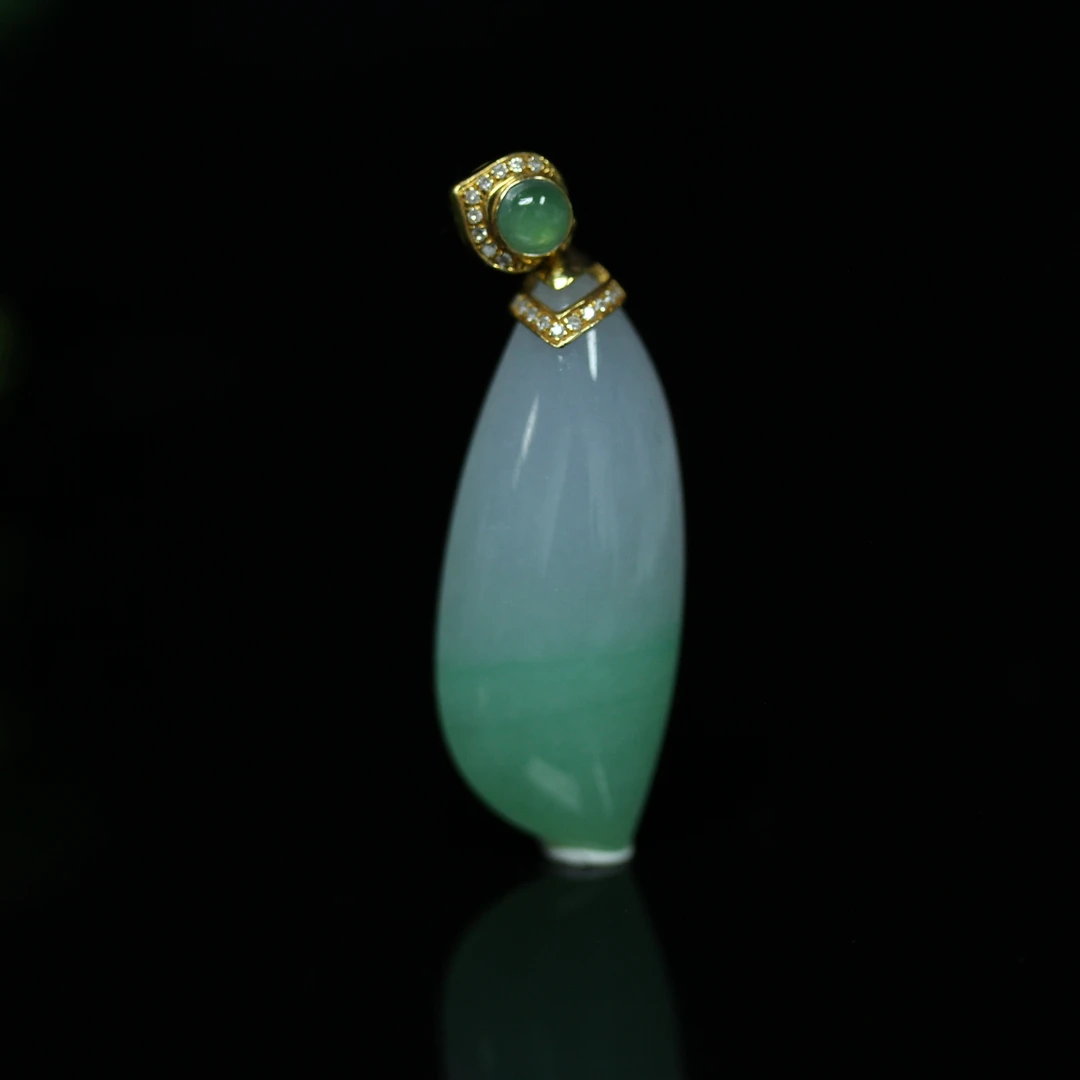 天然缅甸翡翠A货18K金镶翠玉生辉随型吊坠/01019076/拍卖