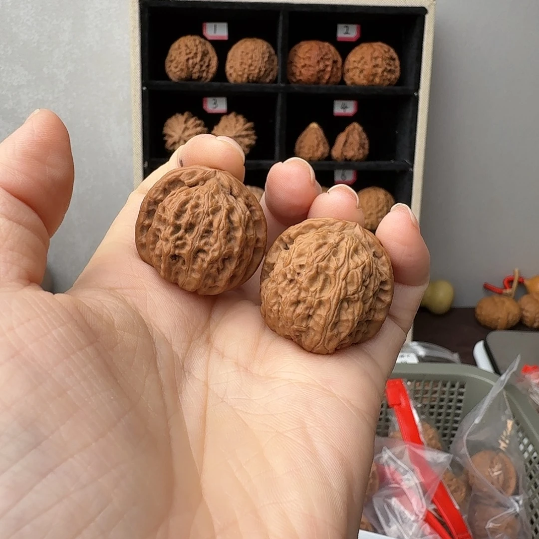 㿝***～把件文玩核桃三角白微瑕疵