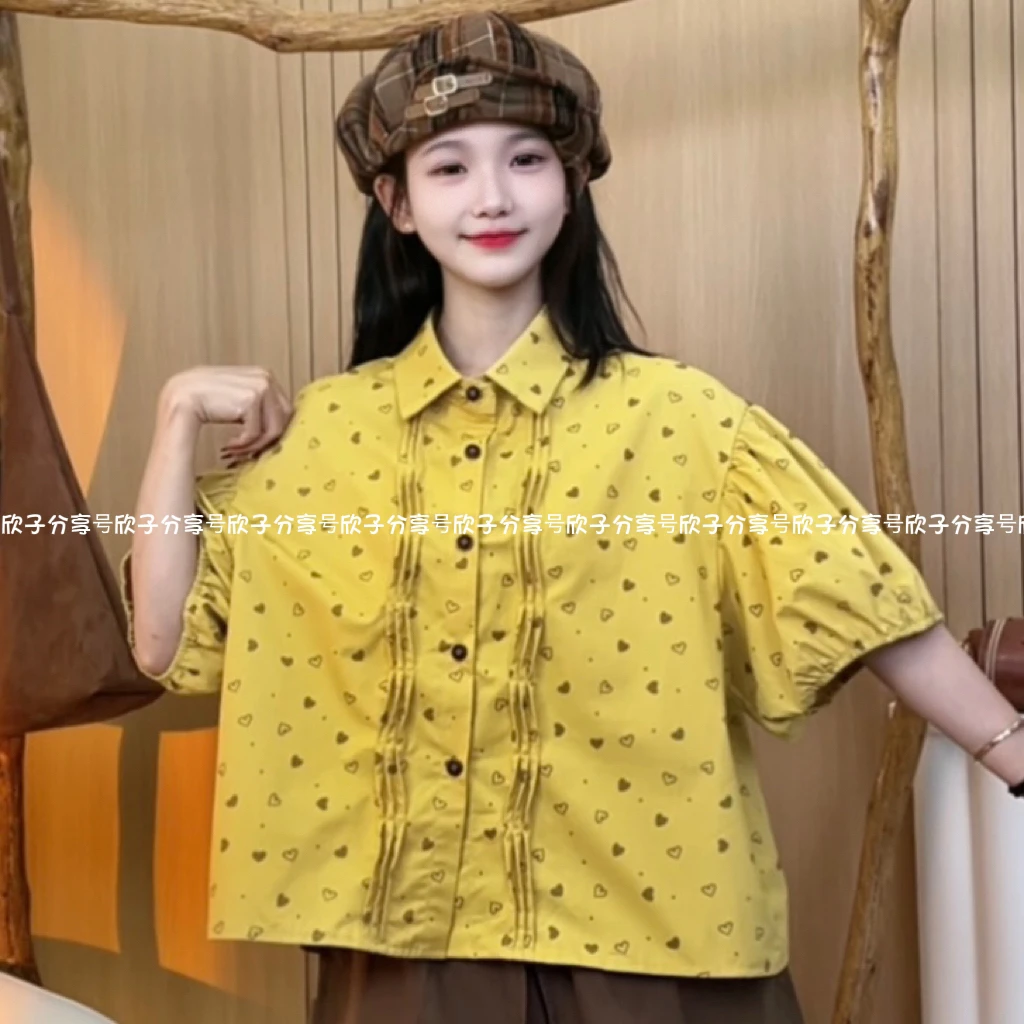 XZ “心动讯号”原创波浪压褶门襟洋气花苞松紧袖满印爱心短袖衬衫