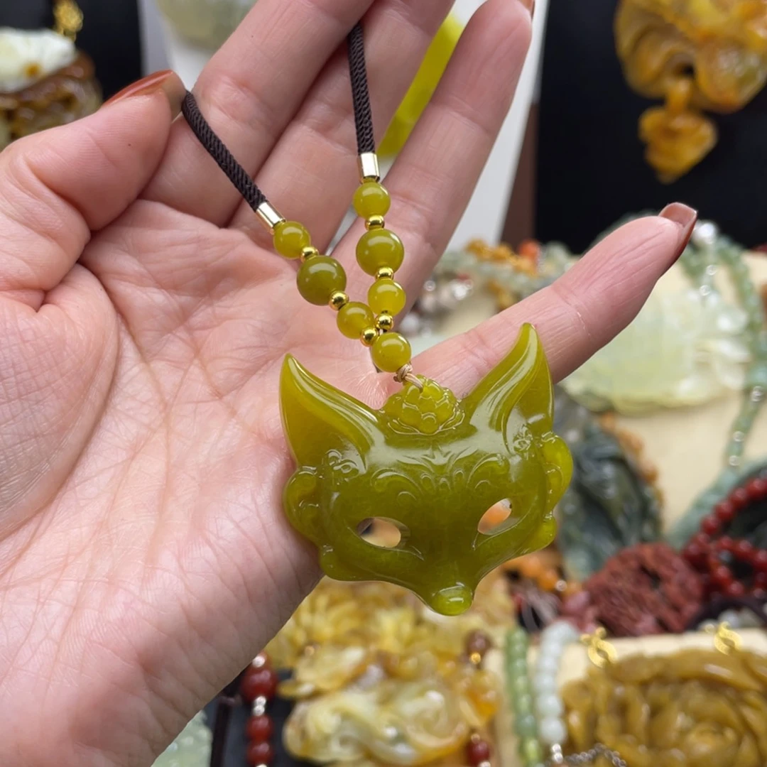 未镶嵌蛇纹石玉颈饰