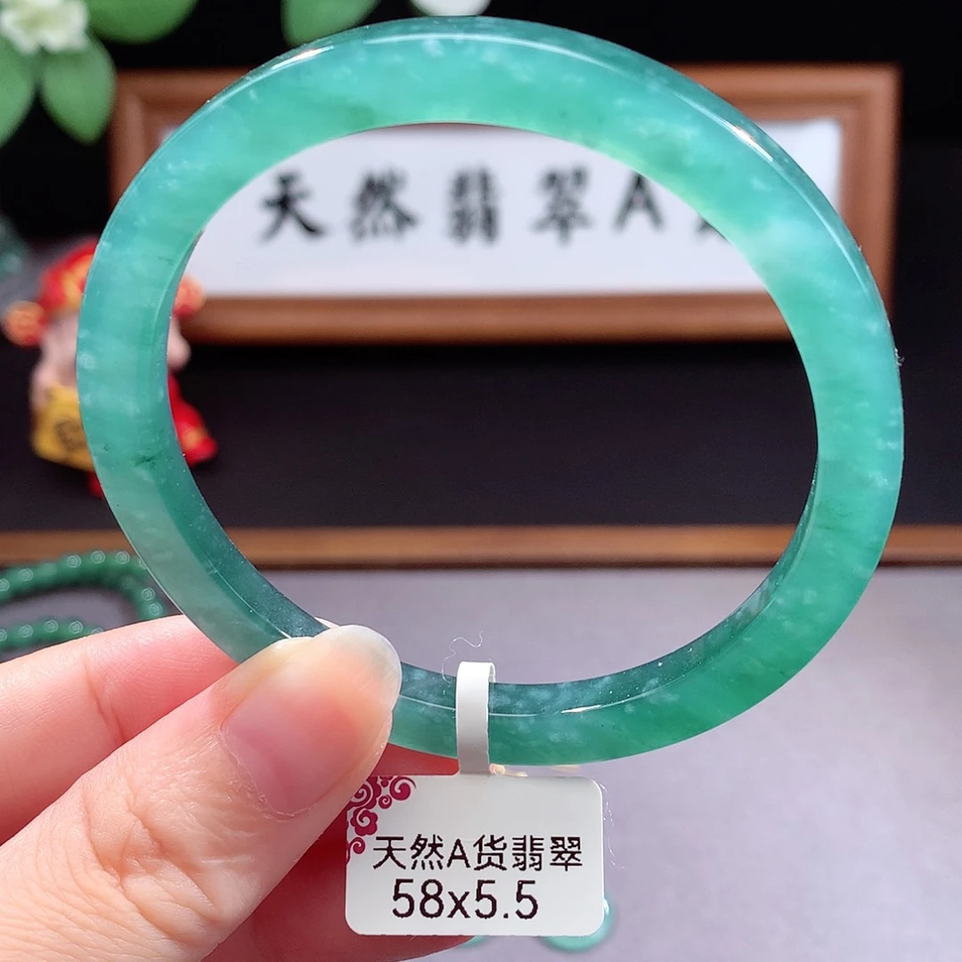 未镶嵌手镯（圆镯）翡翠