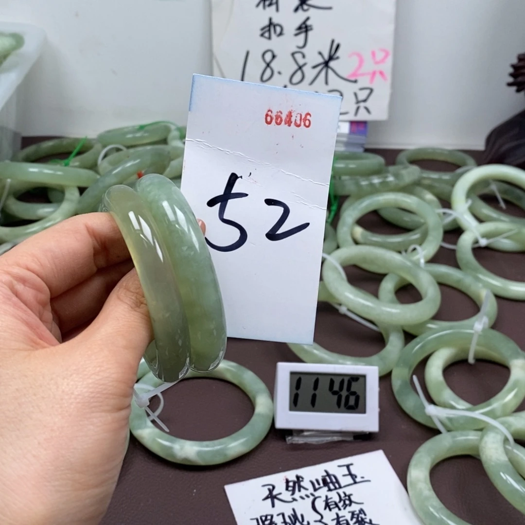 蛇纹石玉手镯未镶嵌