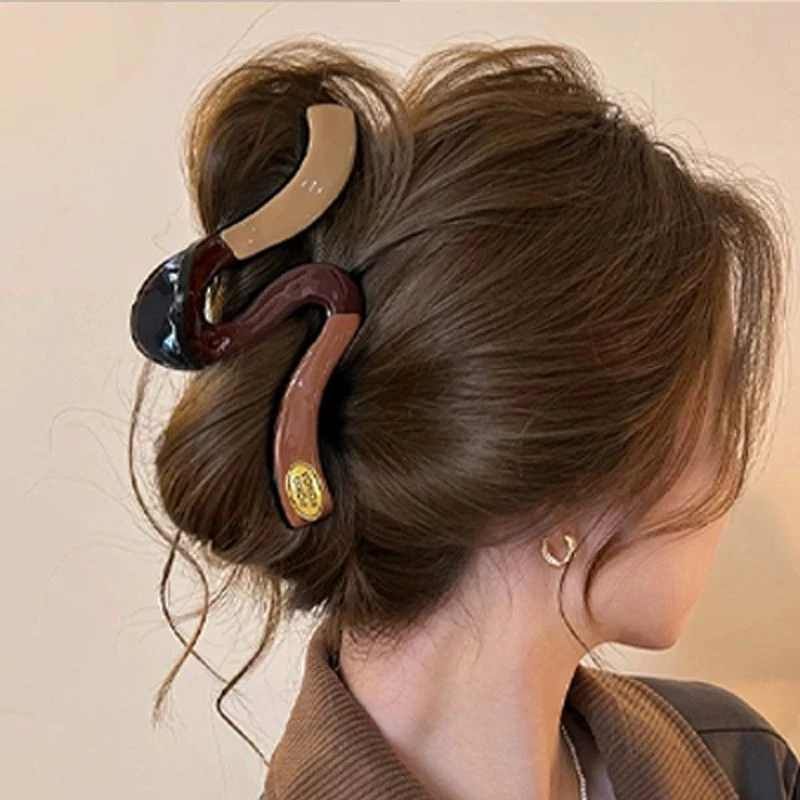 2025高级夹子撞色发饰设计波浪新款珍珠夹大号后脑勺鲨鱼发夹
