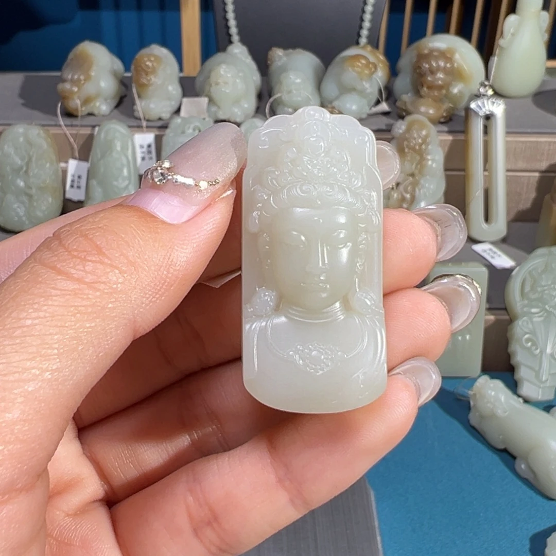 努***力和田玉（糖玉）未镶嵌颈饰