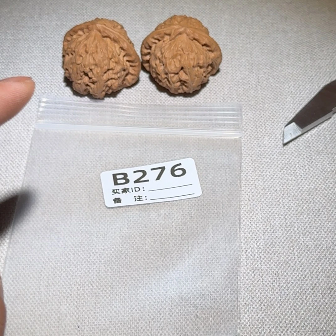 文玩核桃吊坠白狮子276