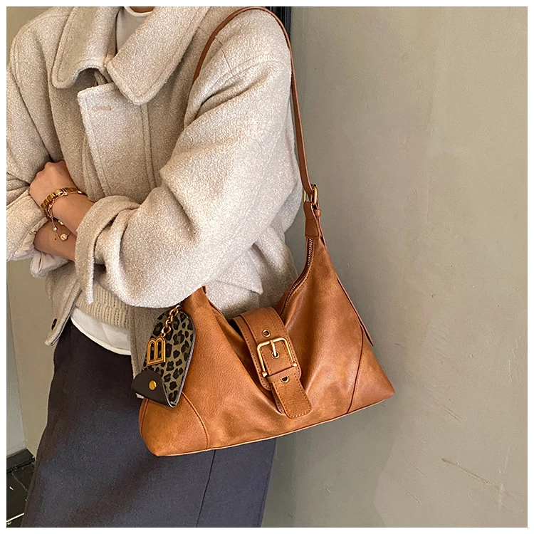 大容量包包女2025新款秋冬复古百搭斜挎包超火爆款女式斜挎小包
