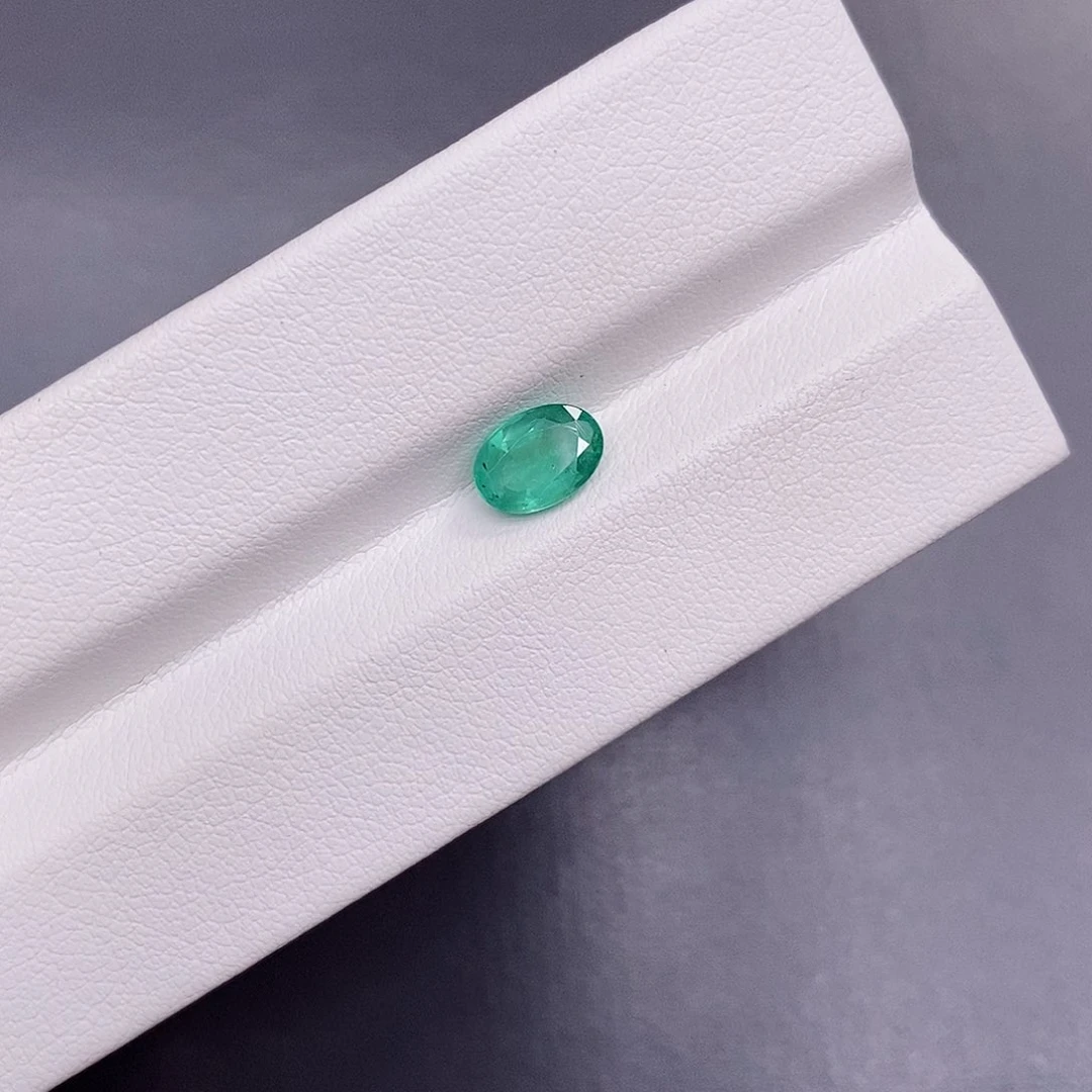 裸石祖母绿0.77克拉 5*7mm