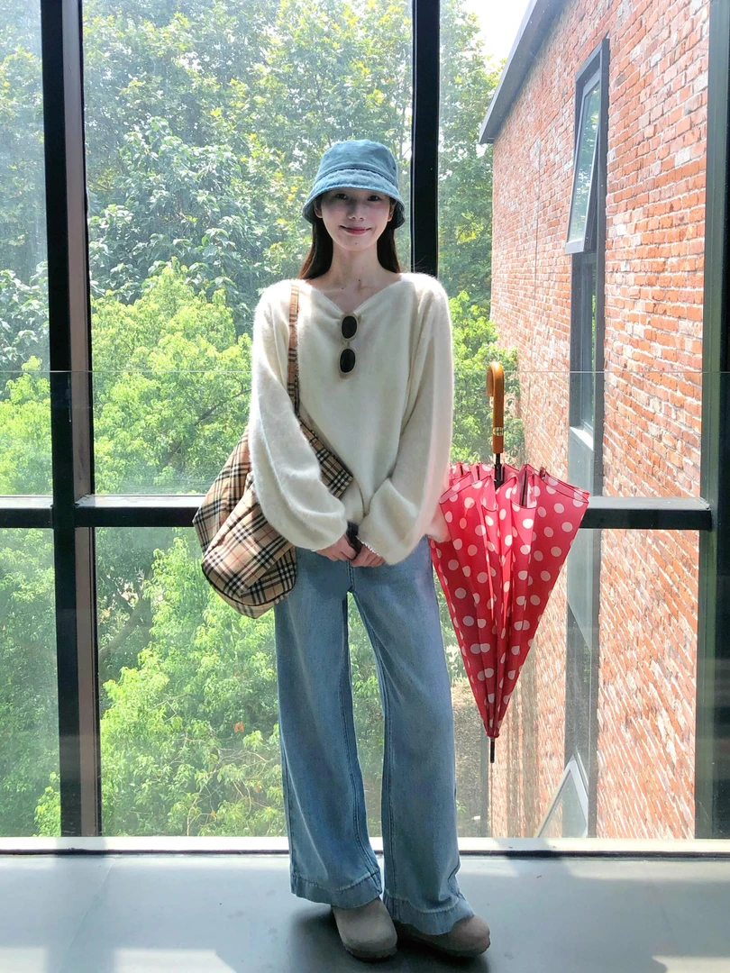 2025秋季新款法式袖口钉珠圆领纯色针织上衣女高腰牛仔裤两件套潮