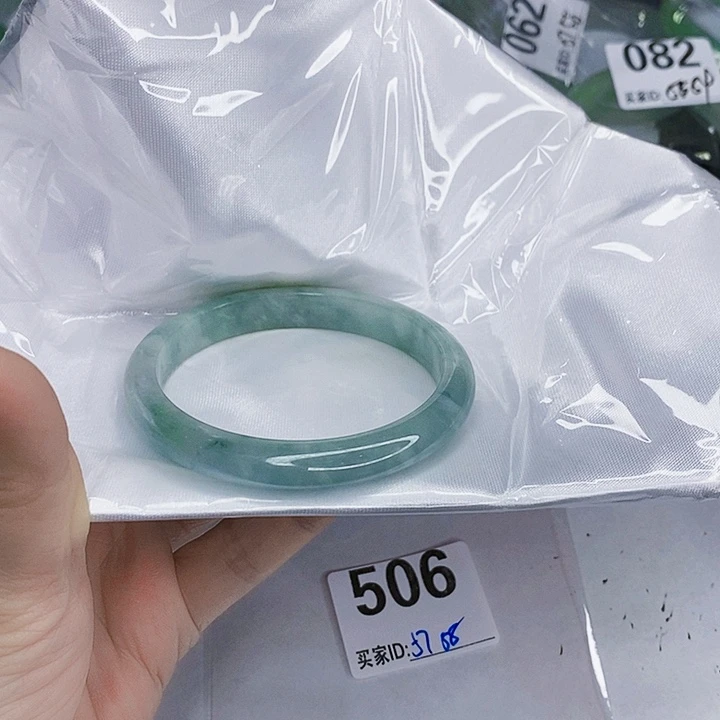 翡翠未镶嵌手镯一图一物实物为准（微瑕处理）
