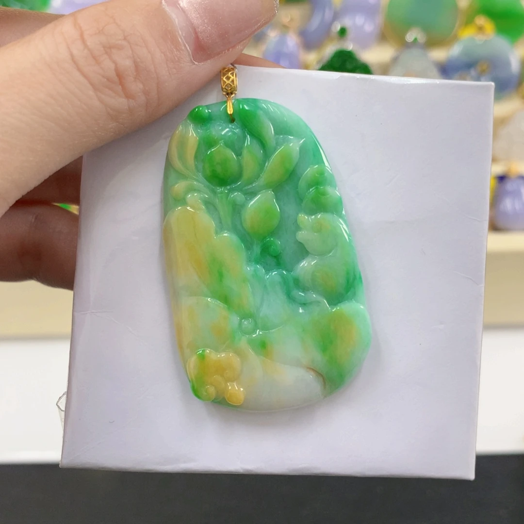 翡翠18K金镶嵌颈饰