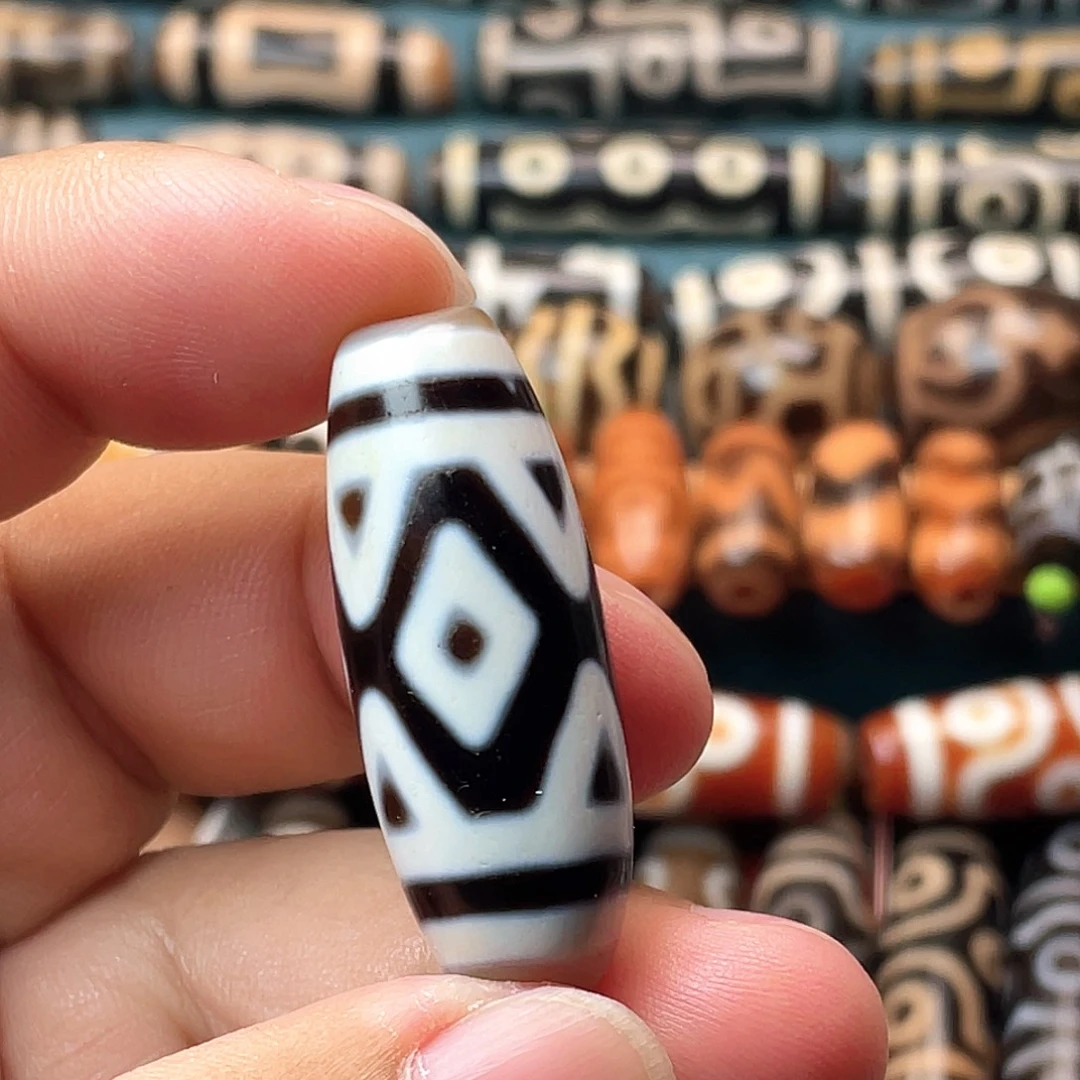 玛瑙/玉髓未镶嵌颈饰朱砂金刚三