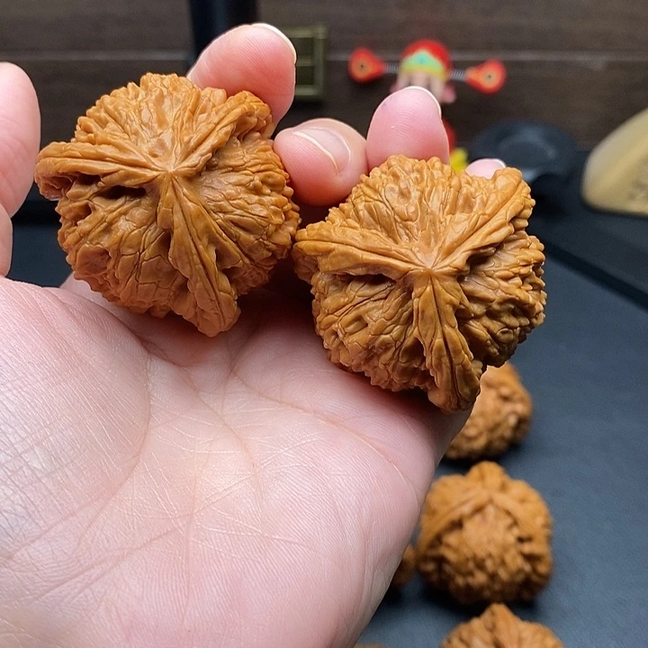 风***淡文玩核桃把件白奔