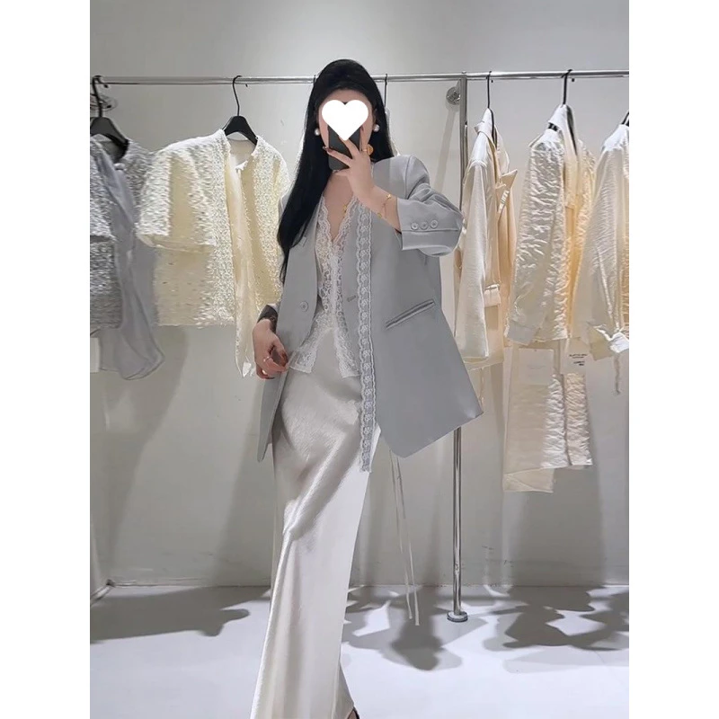 开春穿搭2025超火v领西装外套半身裙超好看独特漂亮两件套装新款