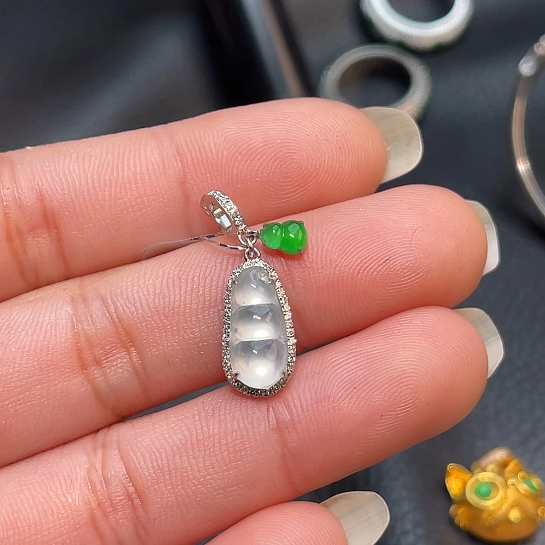 翡翠18K金镶嵌颈饰豆子