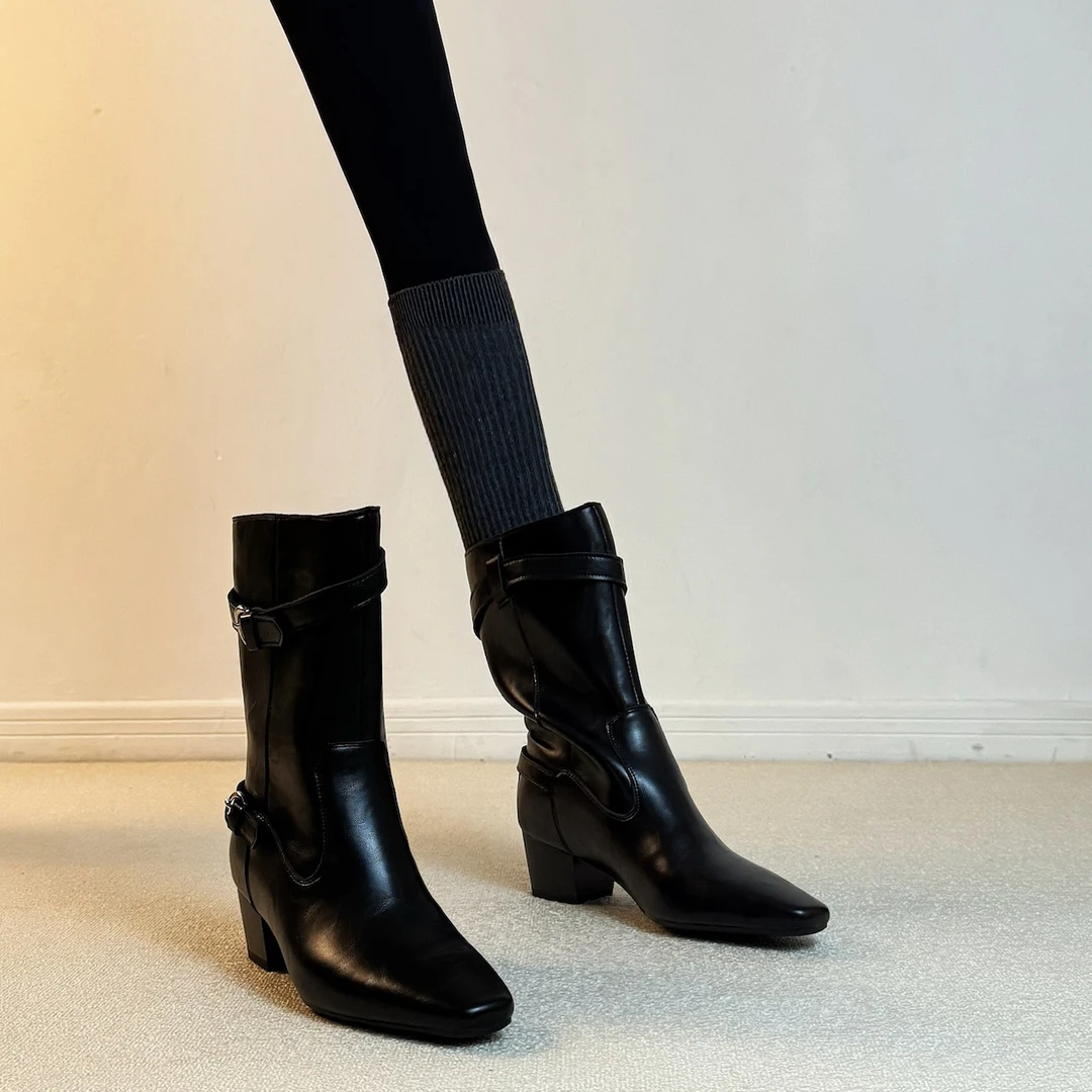 六也「 韩版气质」4.5cm时尚通勤皮带扣方头粗跟套筒短靴女L1284