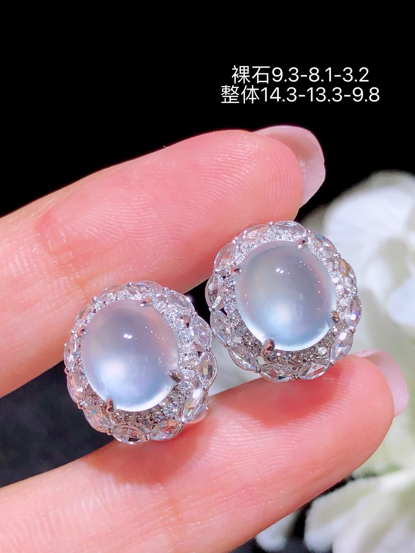 天然缅甸翡翠A货玻璃种蛋面耳包18k金镶钻