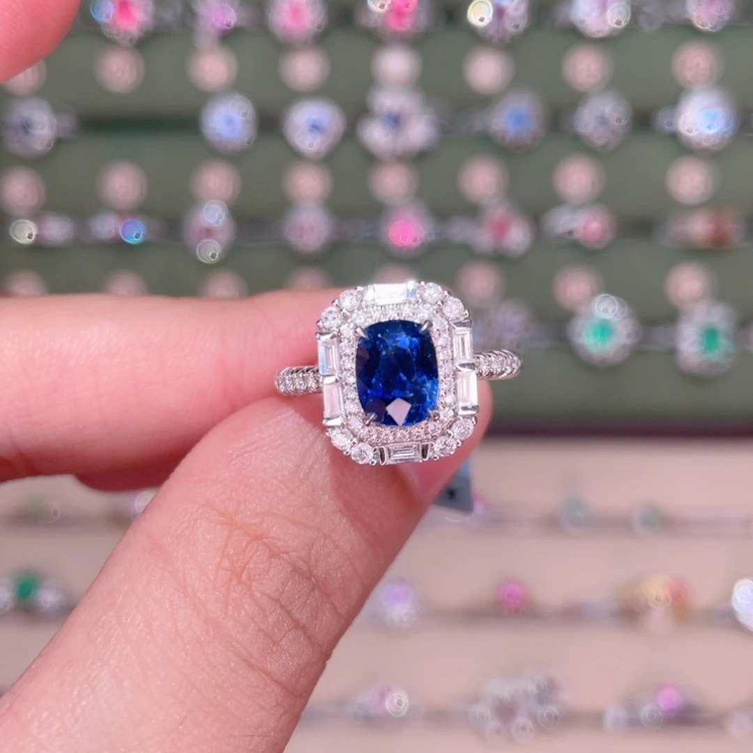 蓝宝石戒指18K金镶嵌2.19ct 无烧皇家蓝