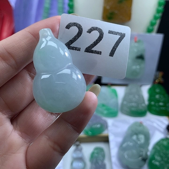翡翠未镶嵌吊坠(赠链)翡翠