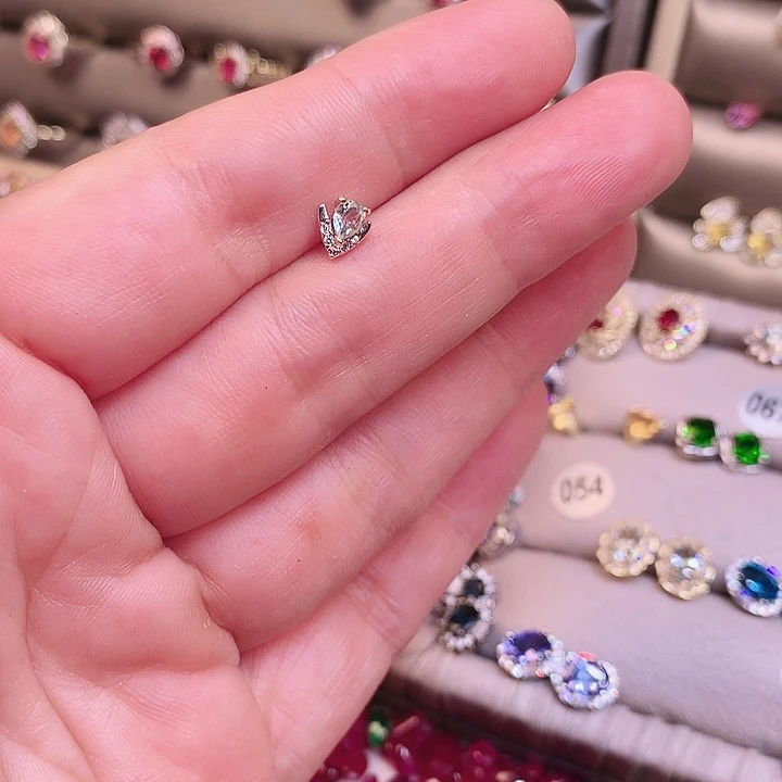 毛***皮海蓝宝石耳钉银S925镶嵌