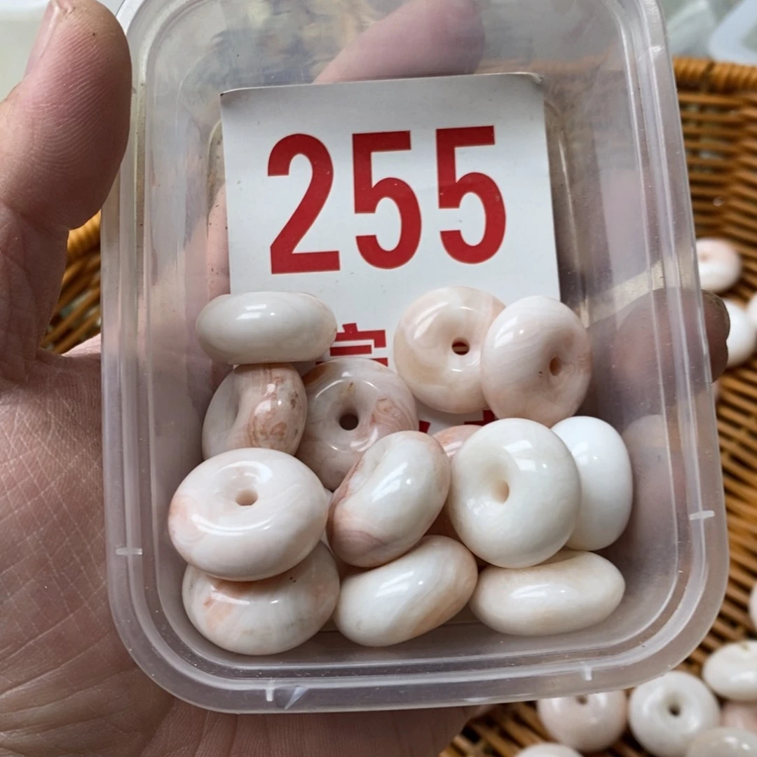 蛇纹石玉挂坠未镶嵌