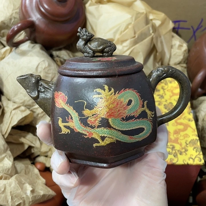 紫砂茶壶矿泥料，手工制作的一把紫砂壶。