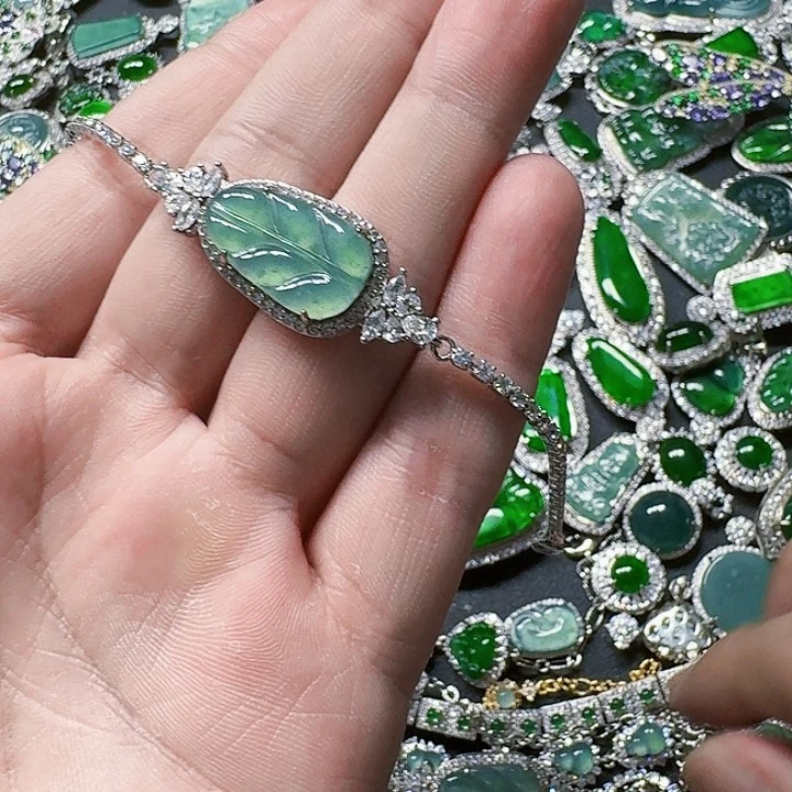 翡翠颈饰未镶嵌天然A货翡翠放漏