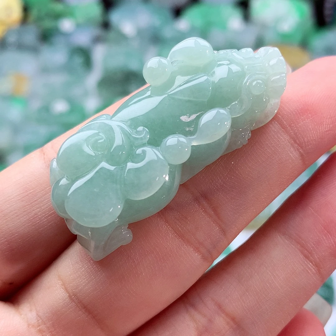 老***孩翡翠未镶嵌颈饰翡翠
