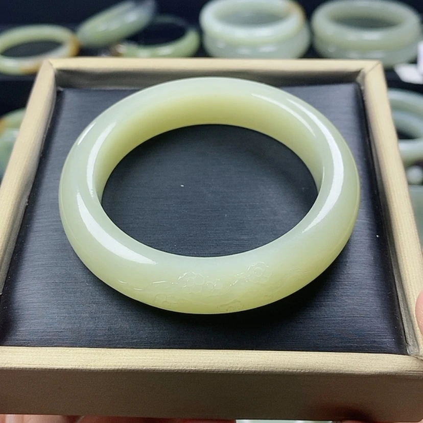 【闪购商品】未镶嵌手镯和田玉芒**妈