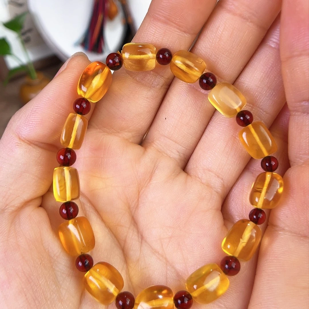 琥珀珠宝奇石未镶嵌。