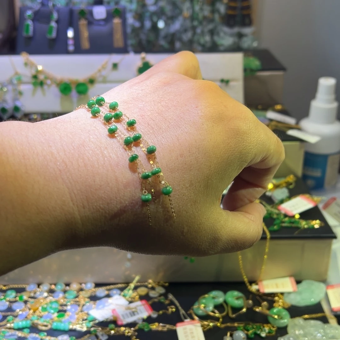 颈饰18K金镶嵌翡翠耳线