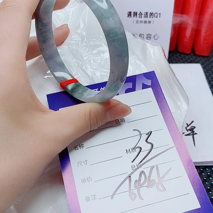翡翠手镯（圆镯）未镶嵌翡翠