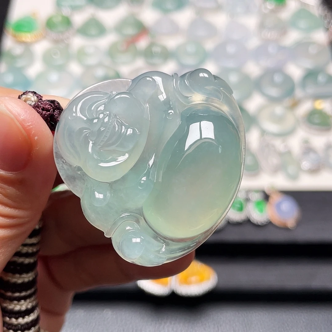 翡翠未镶嵌颈饰佛公