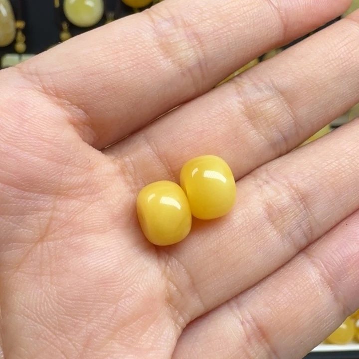 蜜蜡未镶嵌珠宝奇石