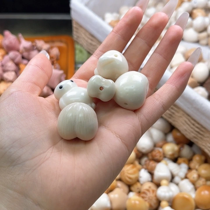 白玉菩提吊坠b16mm/白色象牙果随机虾5颗
