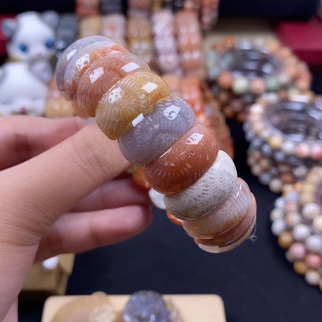 小****硅化珊瑚（珊瑚玉）未镶嵌手牌