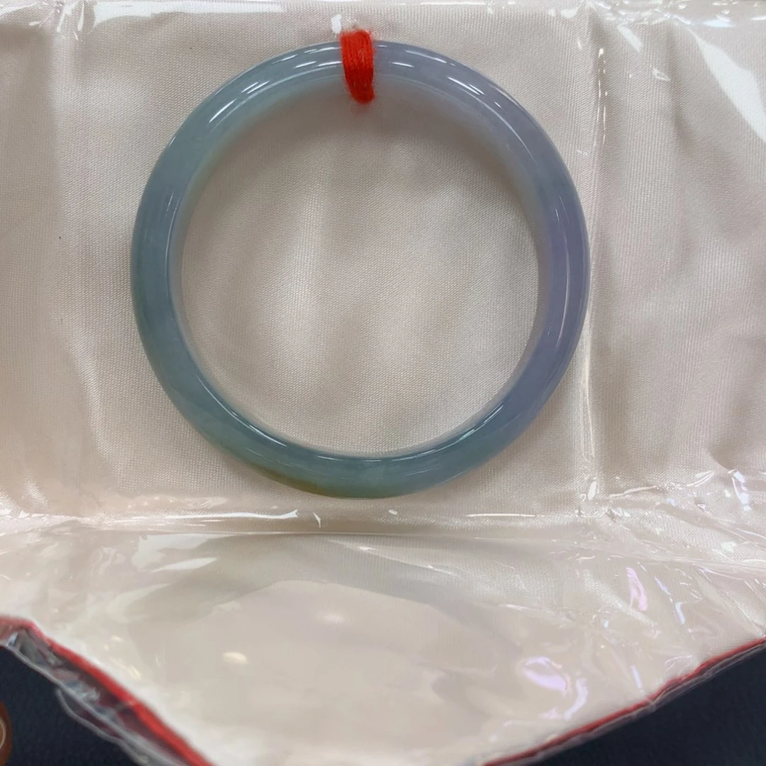 翡翠手镯未镶嵌翡翠