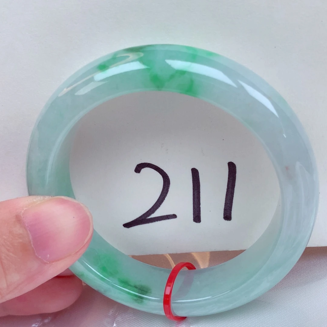 翡翠手镯未镶嵌翡翠