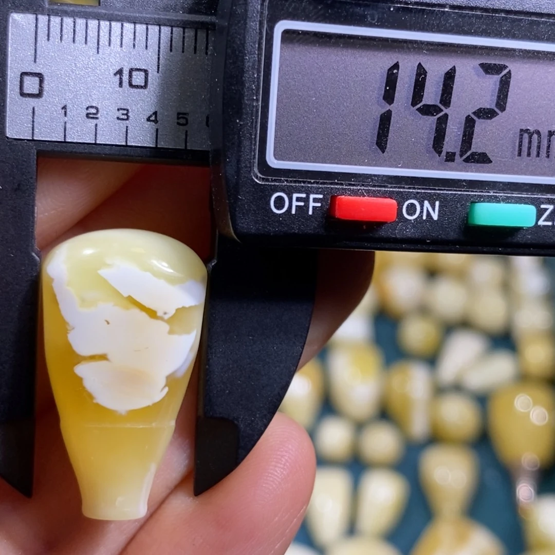 蜜蜡未镶嵌裸石配饰