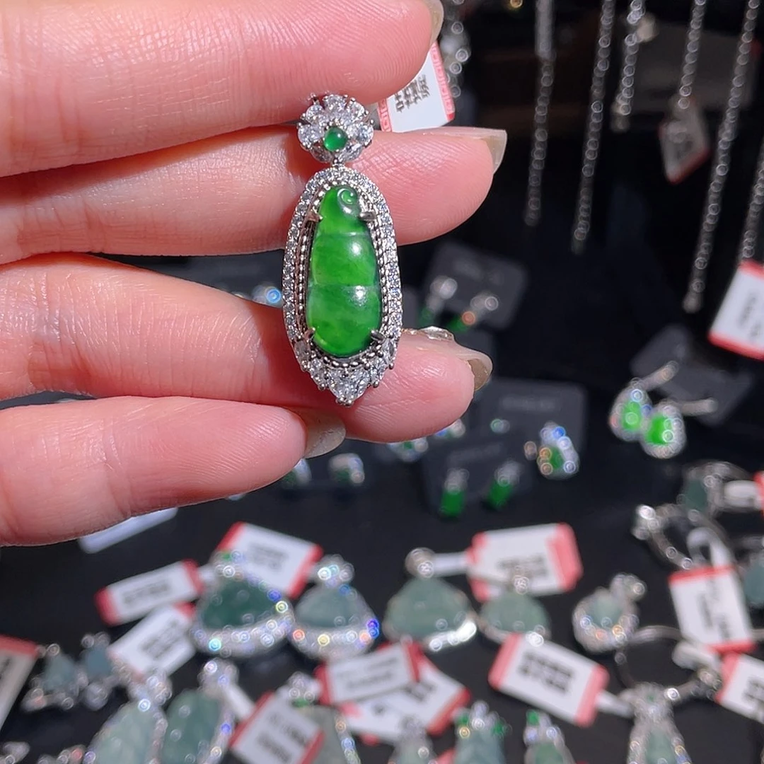 吊坠(不含链)未镶嵌翡翠